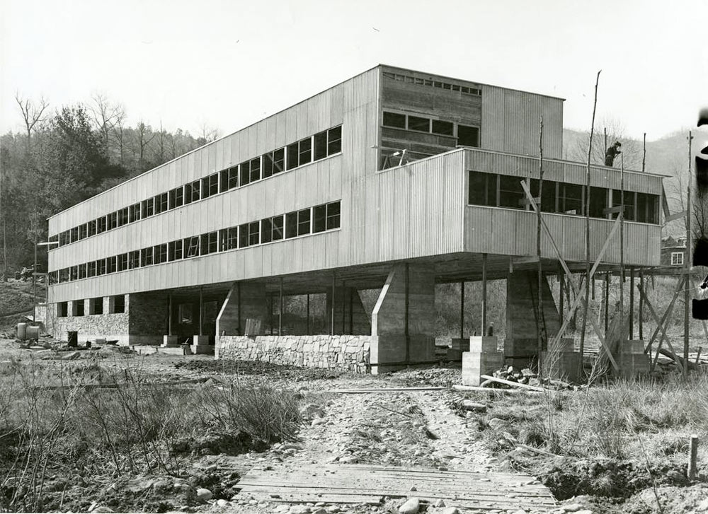 Black Mountain College: Collegegebäude, A. Lawrence Kocher (Architekt), Lake Eden Campus, 1940-41. © Courtesy of Western Regional Archives, States Archives of North Carolina