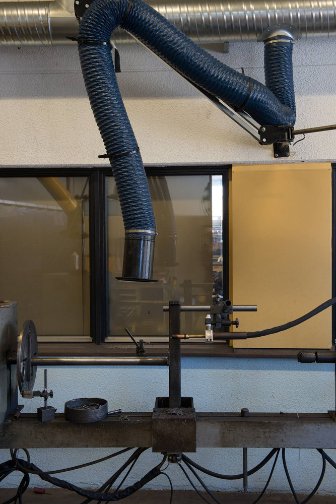 csm_05_Arbeitsplatz_in_der_Metallverarbeitung_Absauganlage_fd86b56e2e
