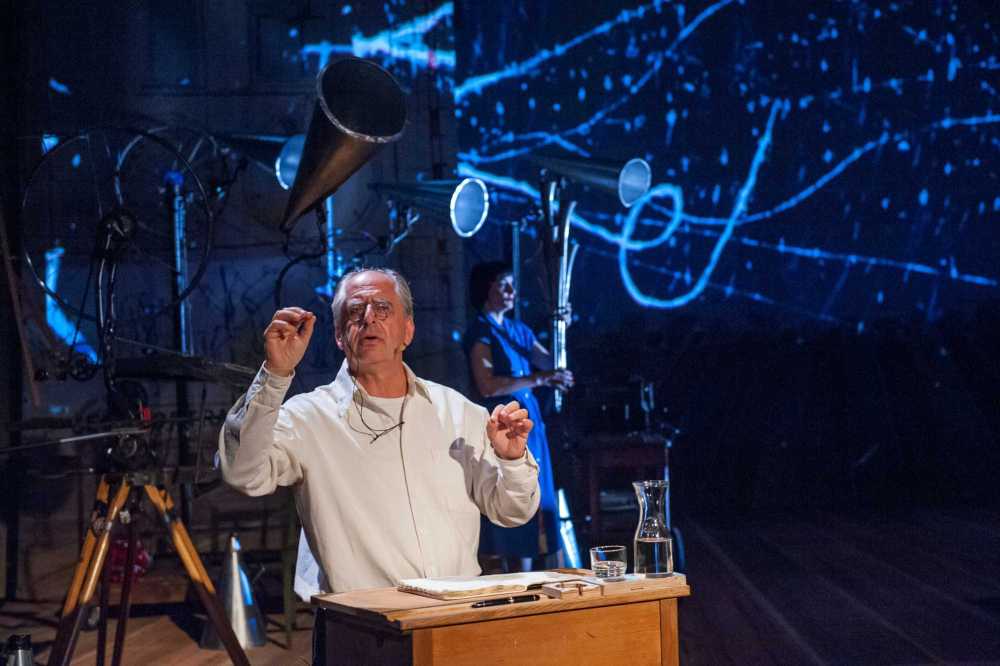 William Kentridge REFUSE THE HOUR, 2012 in Zusammenarbeit mit Philip Miller, Dada Masilo, Catherine Meyburg, Peter Galison Photo: John Hodgkiss © Stephanie Berger
