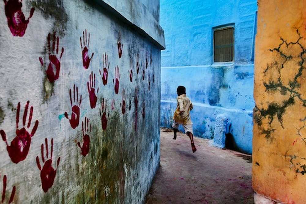 © Steve McCurry, Magnum Photos. BOY IN MID FLIGHT, JODPHUR, INDIA, 2007.
