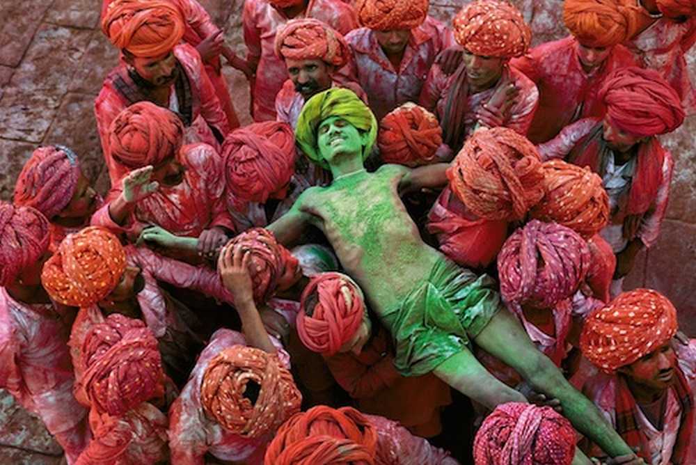 © Steve McCurry, Magnum Photos. HOLI MAN, INDIA, 1996.