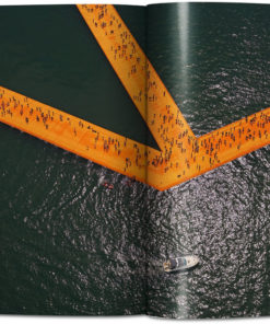 Künstbücher. The Floating Piers, Christo und Jeanne-Claude, Foto: © Taschen Verlag
