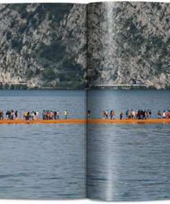 Künstbücher. The Floating Piers, Christo und Jeanne-Claude, Foto: © Taschen Verlag