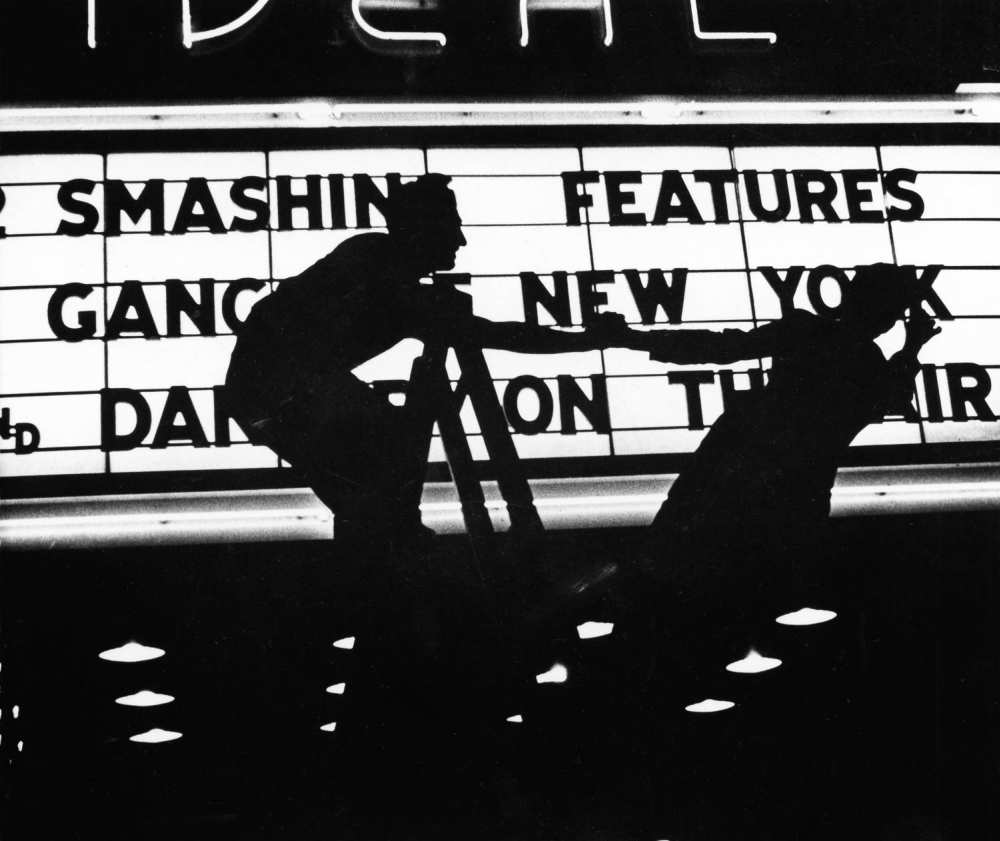 © Estate of Louis Faurer, “Ideal Theatre”, Philadelphia, 1938