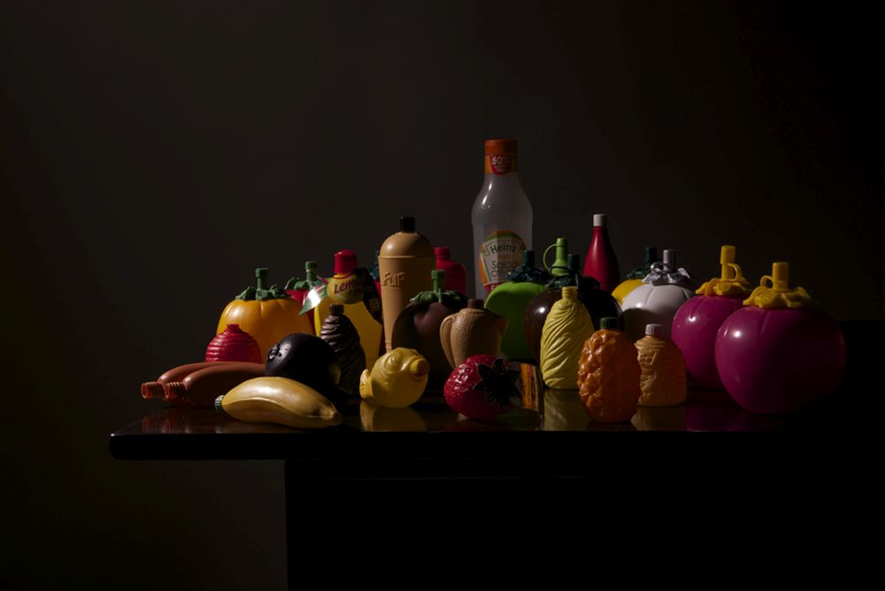 Neudecke-Plastic Vanitas - Still Life with Ketchup Bottle and Lemon, Galerie Michael Haas, Stillleben gestern und heute