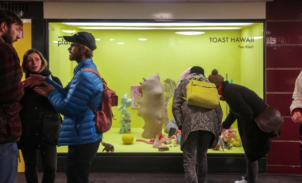 Platform-Berlin - aktuelle Installation Toast Hawaii von Fee Kleiß