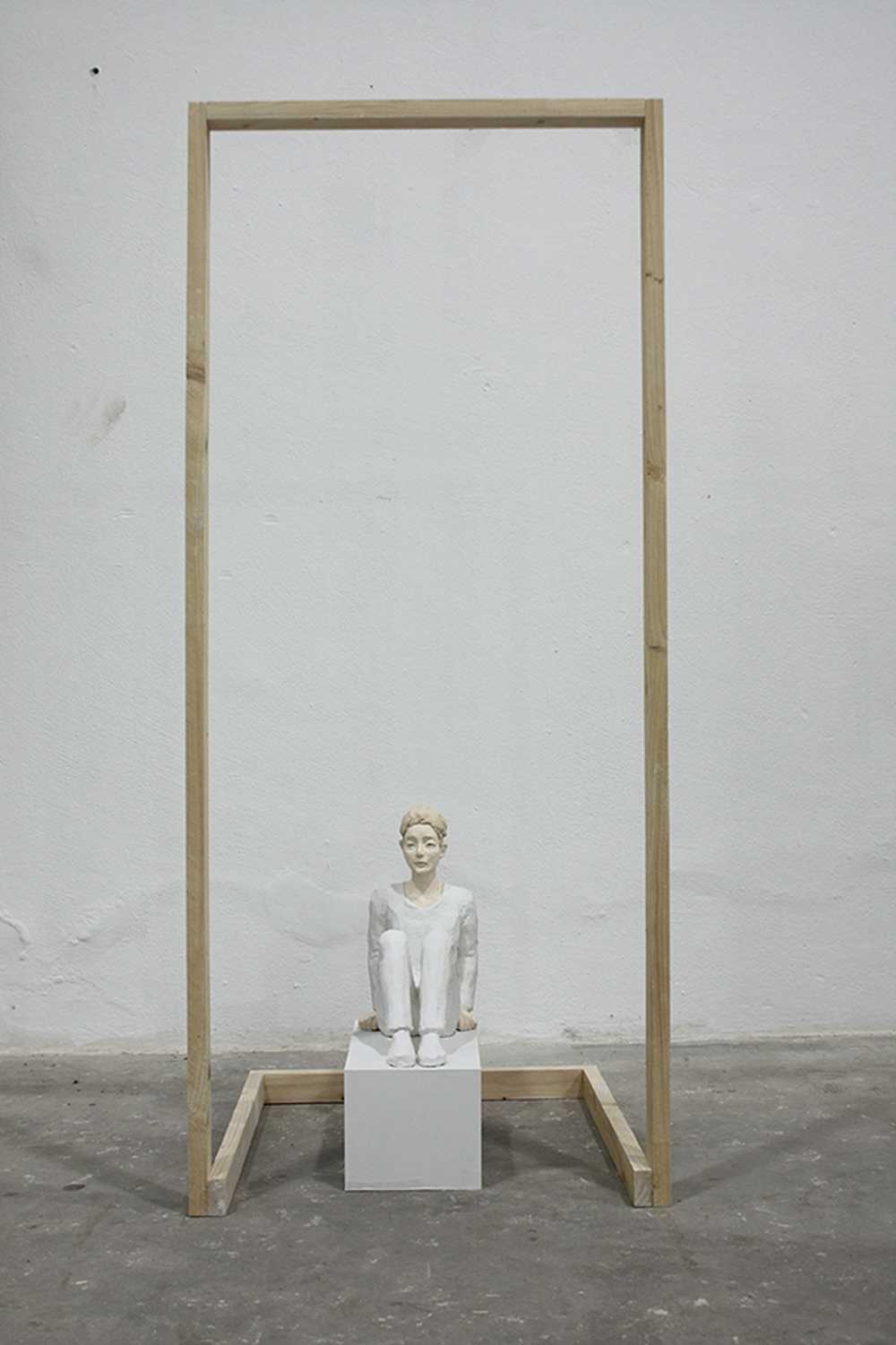 foris, Hirofumi Fujiwara, utopian (cream), 2015, Kunsstoff, Holz, 140x55x55 cm, galerie burster