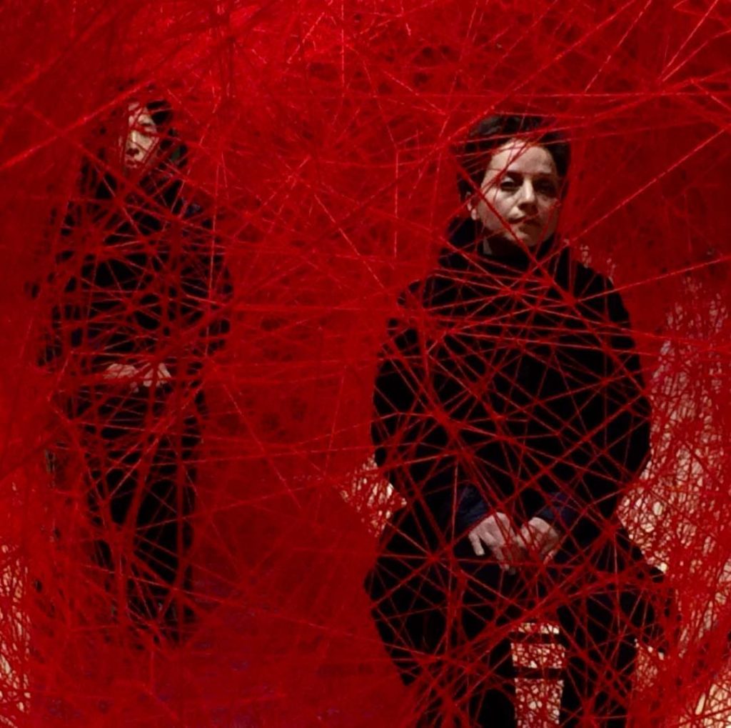 Chiharu Shiota “Life Lines” : Kunst trifft Revolution