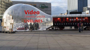 Video: Installation Livelines von Chiharu Shiota am Alexanderplatz