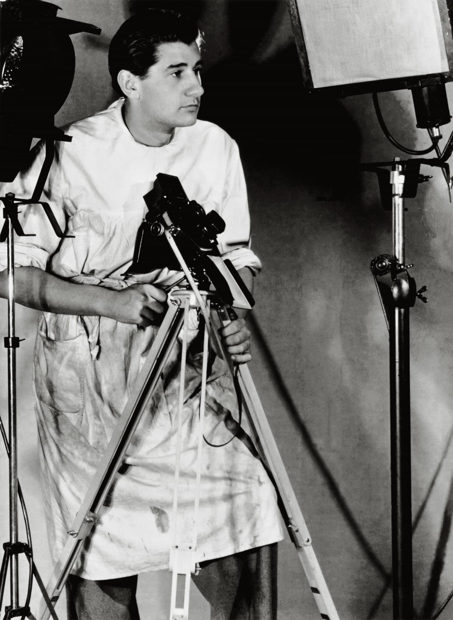 Self-Portrait in Yva’s Studio, 1936 © Helmut Newton Foundation, Berlin