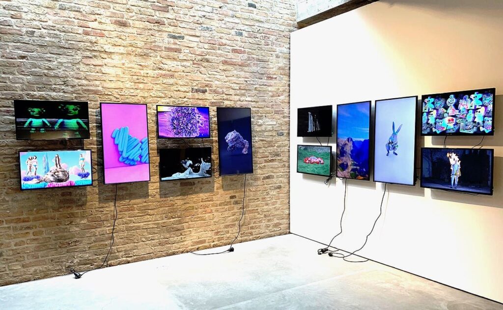 Digital erstellte NFT-Kunst auf einer Kunstmesse in Berlin, 2021