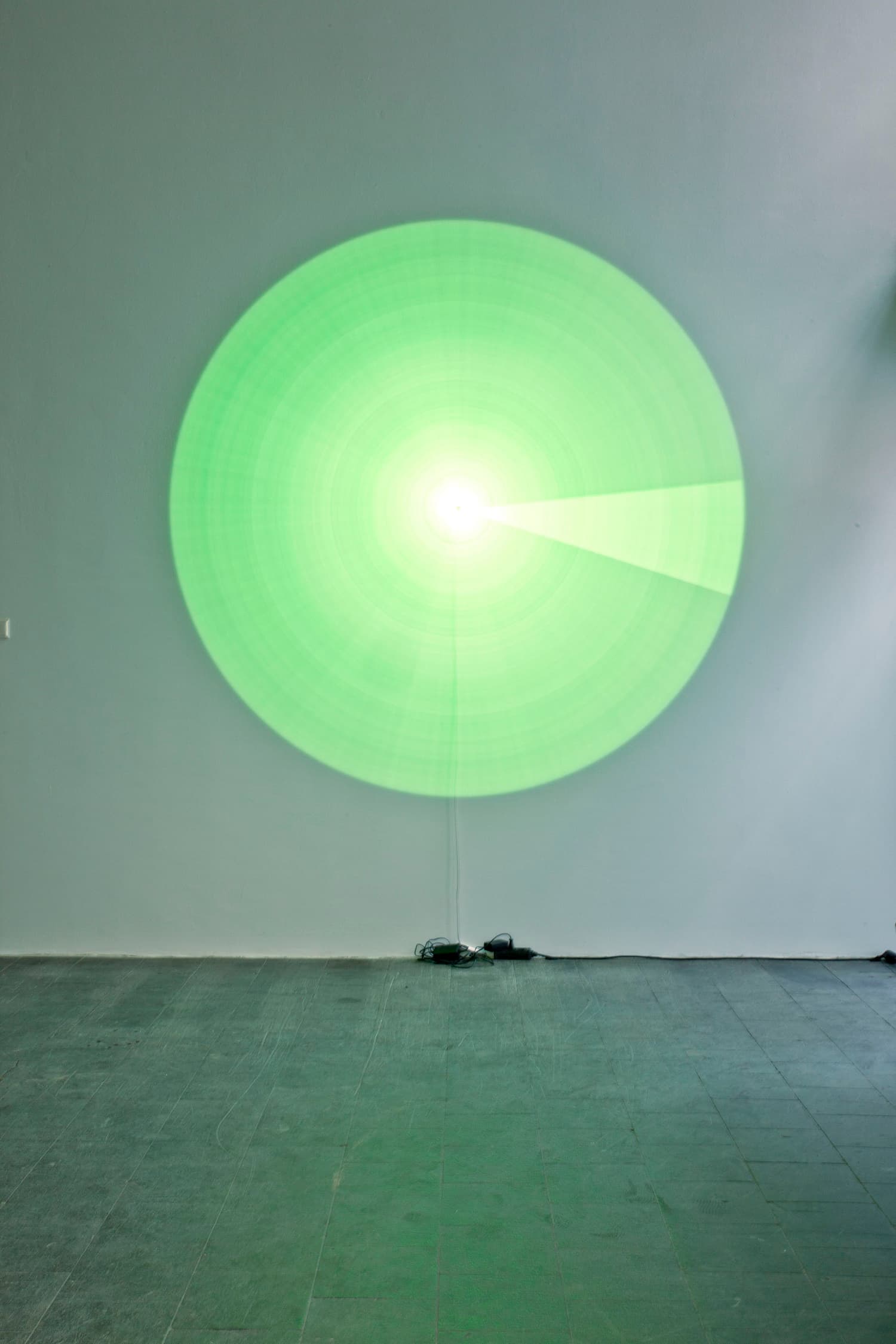 Linie größter Vergangenheit und Zukunft (Radar), 2014, LED-Schiene, Motor, ca. 200 x 200 x 14 cm