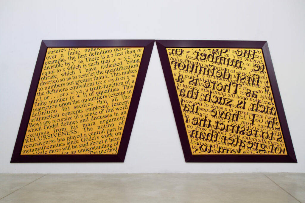 Gold Diptych with “Recursiveness”, to Kurt Gödel, 2012 Acryl auf Leinwand 228 x 543 cm © Bernar Venet und VG Bild-Kunst, Bonn 2022