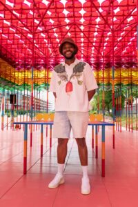 Installation FILTERED RAYS: YINKA ILORI macht Berlin noch bunter