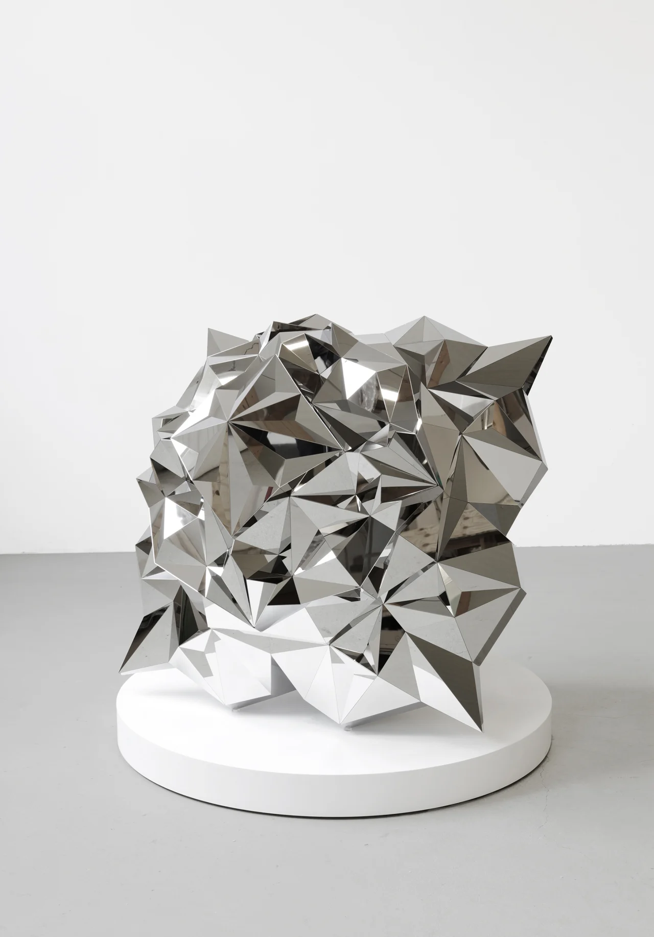 Timo Nasseri: Radiance #1, 2022; High polished stainless steel