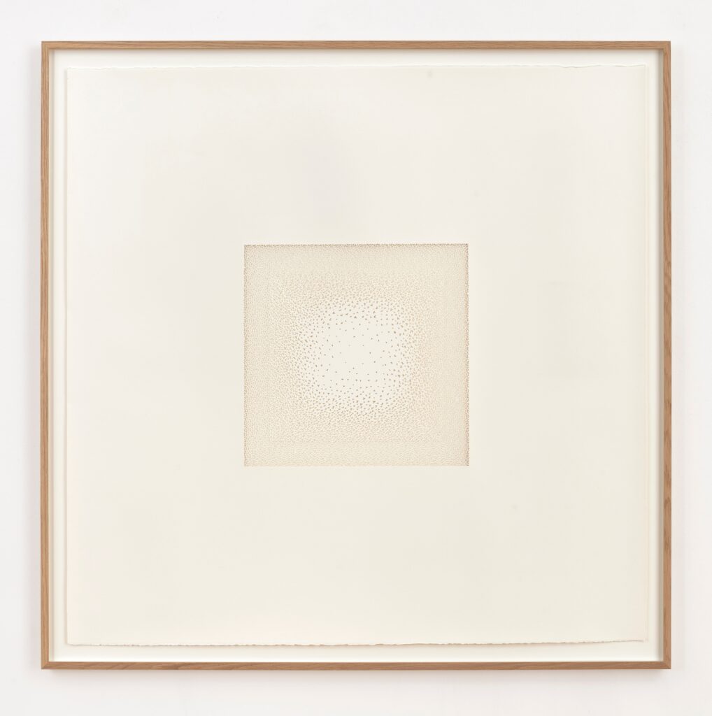 Claire de Santa Coloma, Untitled, 2022, Arches-Bütten, 115 x 115 cm. Foto: Eric Tschernow, Berlin