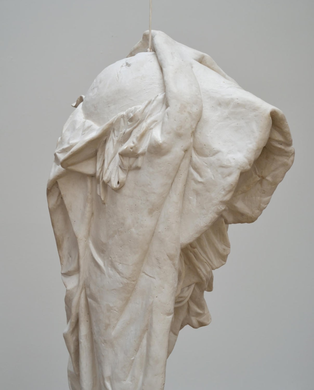 Hoist the Rag | Agnes Lammert | 2018 | Plaster, steel and rope | 165 x 60 x 70 cm