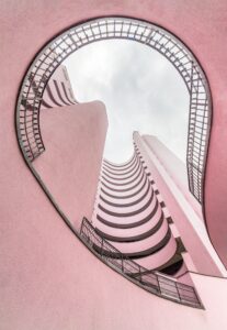 Von Hochhäusern & Hausfriedensbruch: „Building Blocks“ - Ausstellung in der Galerie Streulicht