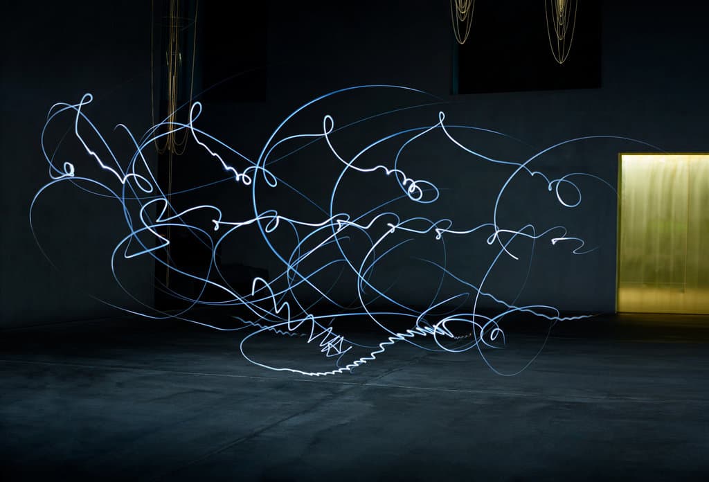 Jorinde Voigt & Olaf Heine Lichtzeichnung/Lightdrawing I, 2022 Chromogenic Print, Courtesy: Jorinde Voigt & Olaf Heine © Olaf Heine & Jorinde Voigt / VG Bild-Kunst
