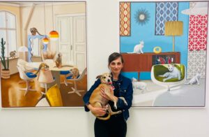 Nach einer Exklusivführung mit Künstlerin und Galeristin Helga Raimondi vor Werken von Persis Eisenbeis in der Galerie Tammen