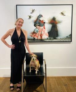 Vernissage Hoppers zu Besuch bei Galerie Mond Fine Arts: Kiki Karnstein, „Ekijin Okuri (The Plague Bearers)“